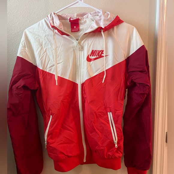 Red vintage style Nike windbreaker - Picture 1 of 3